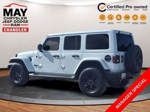Used 2022 Jeep Wrangler Unlimited Sahara AWD/4WD image 17
