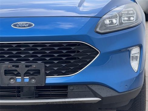 Used 2020 Ford Escape Titanium image 9