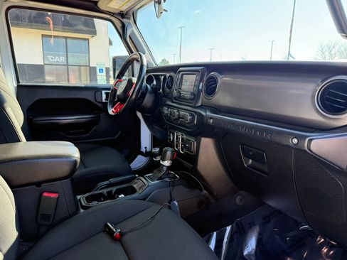 Used 2019 Jeep Wrangler Unlimited Sport S image 24