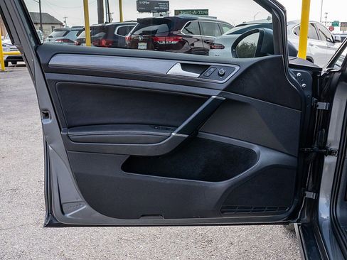 Used 2018 Volkswagen Golf SE image 10