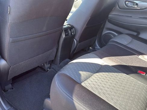 Used 2020 Nissan Rogue SV image 38