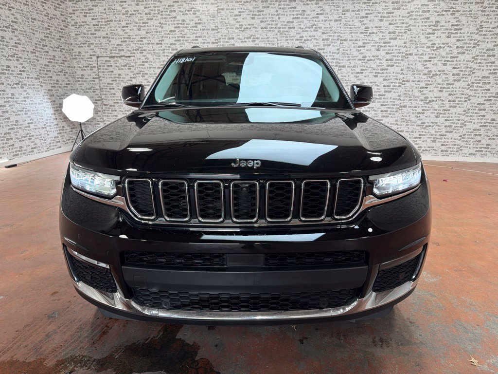 Used 2023 Jeep Grand Cherokee L Limited w/ Luxury Tech Group II AWD/4WD image 2