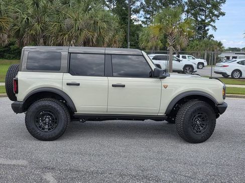 Used 2026 Ford Bronco Badlands AWD/4WD image 42