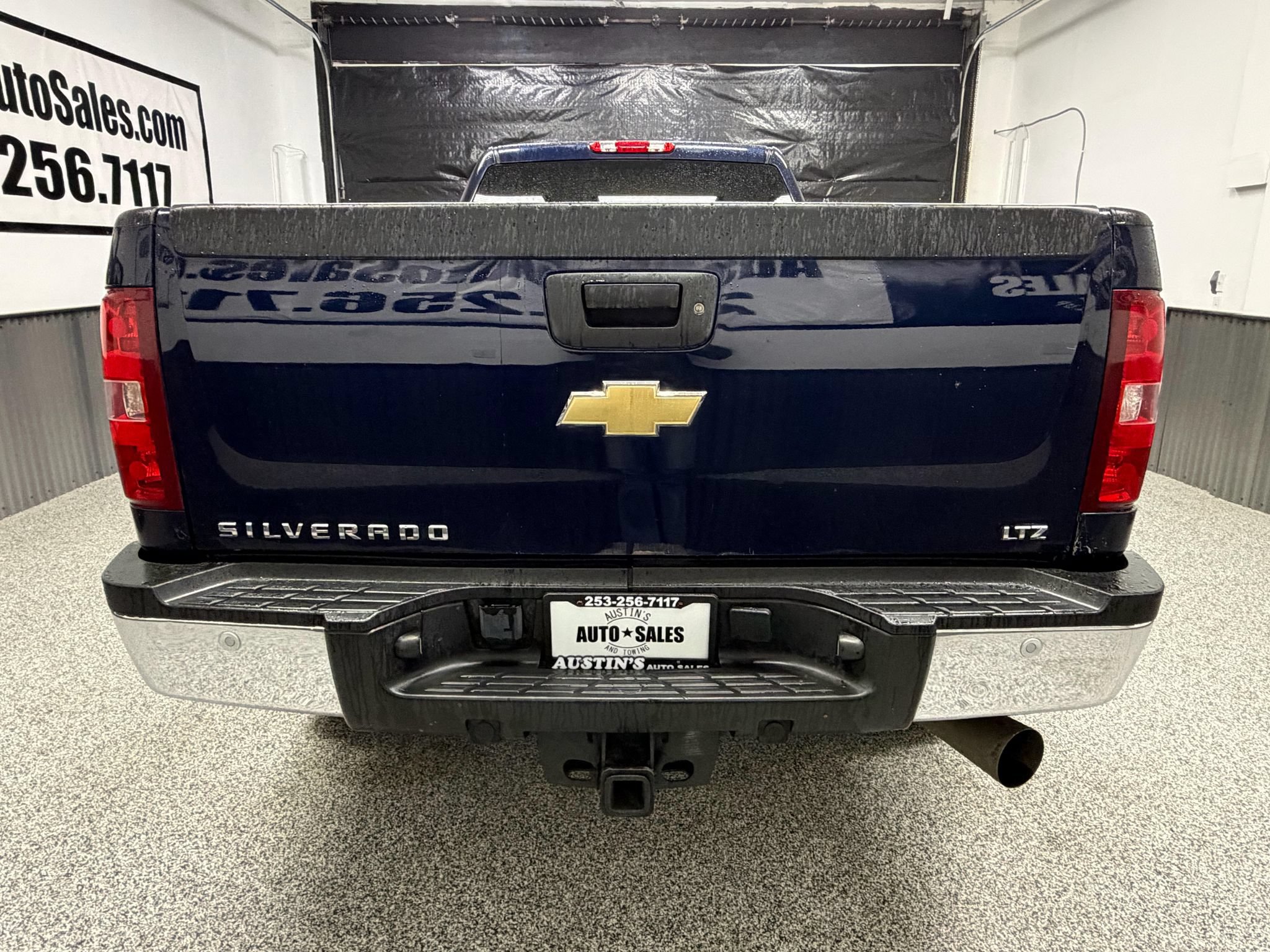 Used 2011 Chevrolet Silverado 2500 LTZ w/ LTZ Plus Package AWD/4WD image 4
