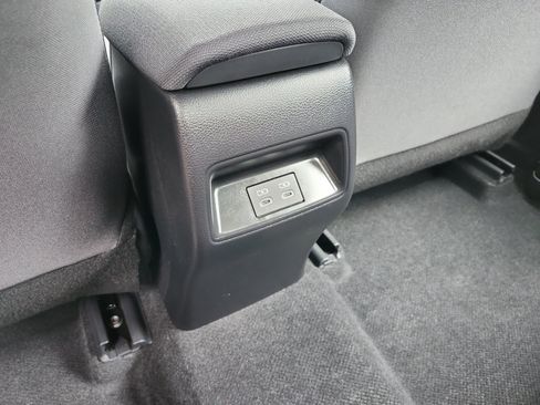 Used 2026 Toyota Corolla LE FWD image 17