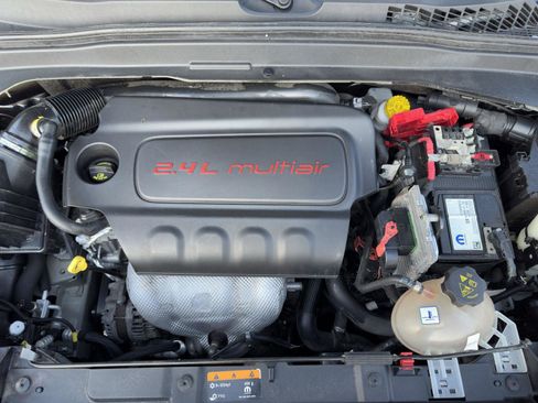 Used 2019 Jeep Renegade Sport image 34