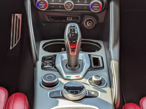 Used 2022 Alfa Romeo Giulia Veloce image 18