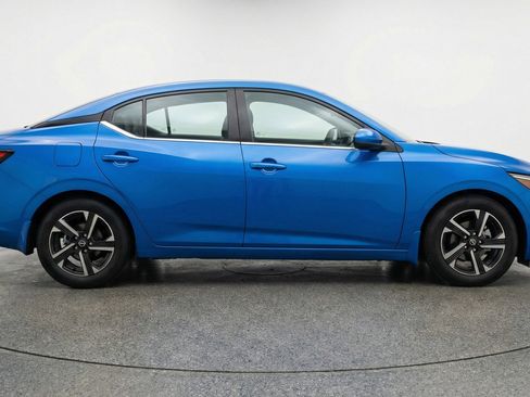 Used 2025 Nissan Sentra SV FWD image 11