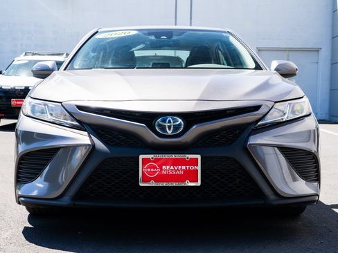 Used 2020 Toyota Camry SE FWD image 2