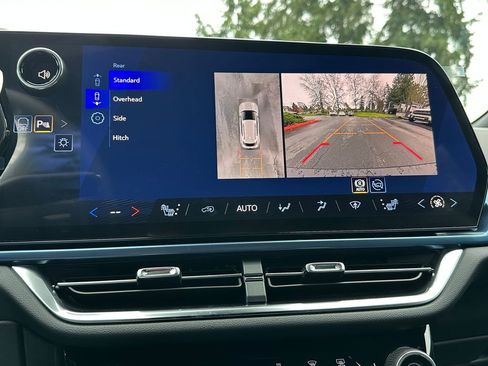 New 2026 Chevrolet Equinox EV LT image 25