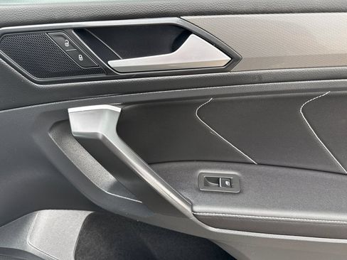 Used 2024 Volkswagen Tiguan SE AWD/4WD image 19