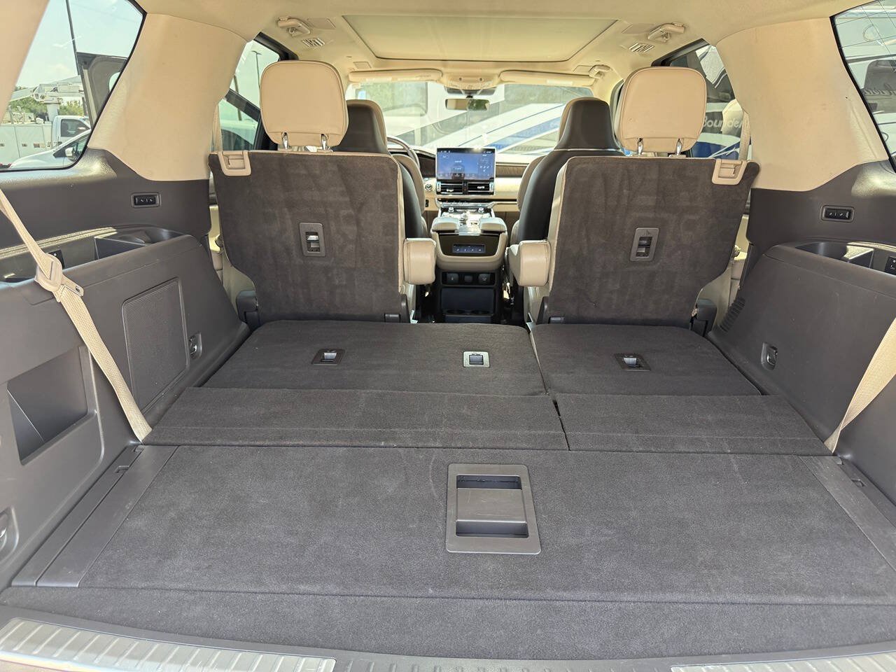Used 2022 Lincoln Navigator Reserve AWD/4WD image 32