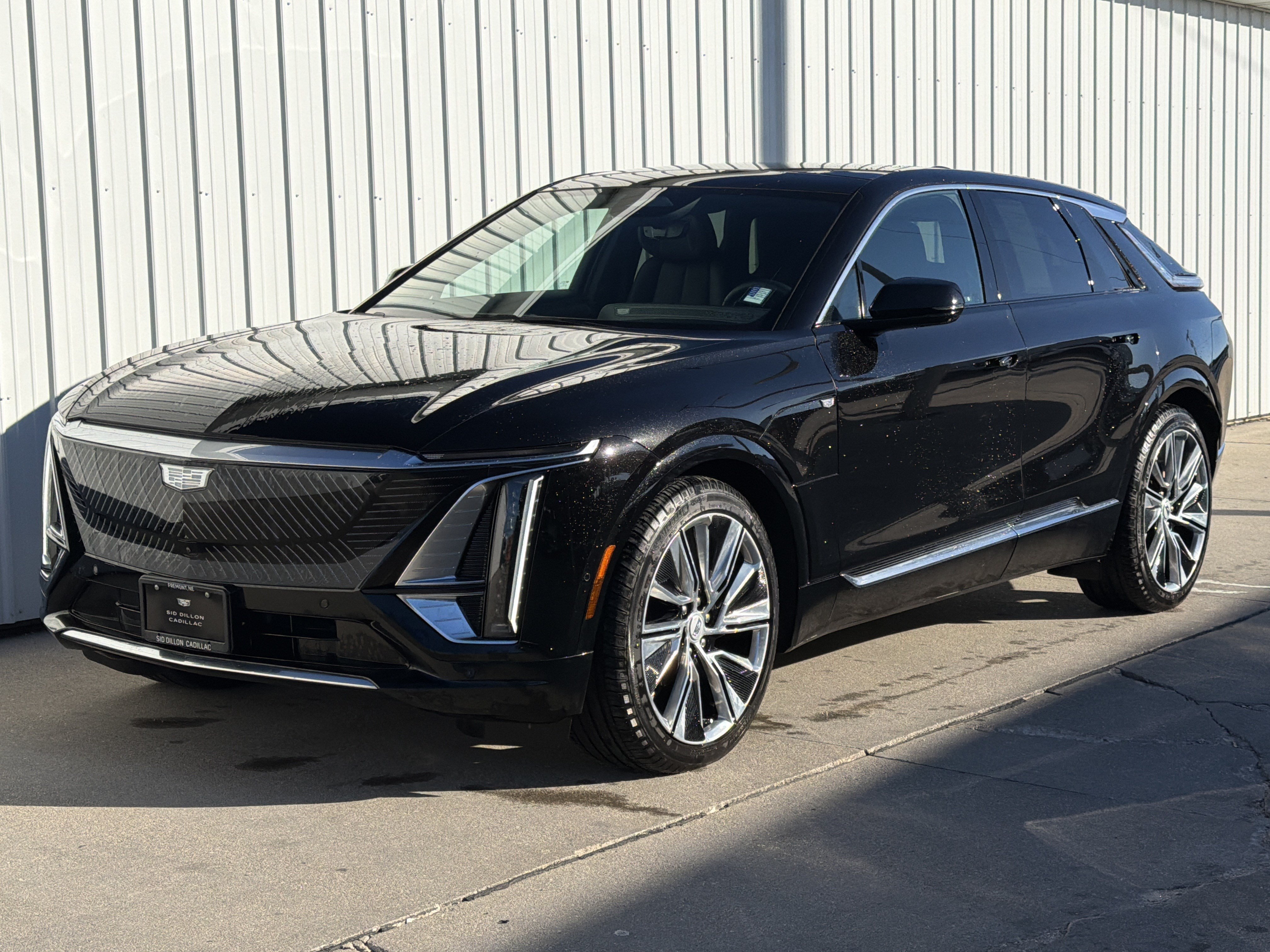 Used 2024 Cadillac Lyriq Luxury AWD/4WD image 1