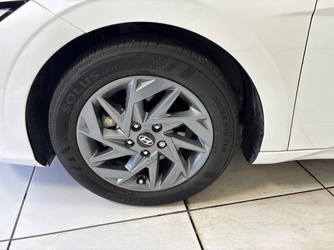 Certified 2025 Hyundai Elantra Hybrid FWD image 9