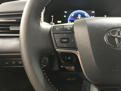 Used 2026 Toyota Camry SE FWD image 17