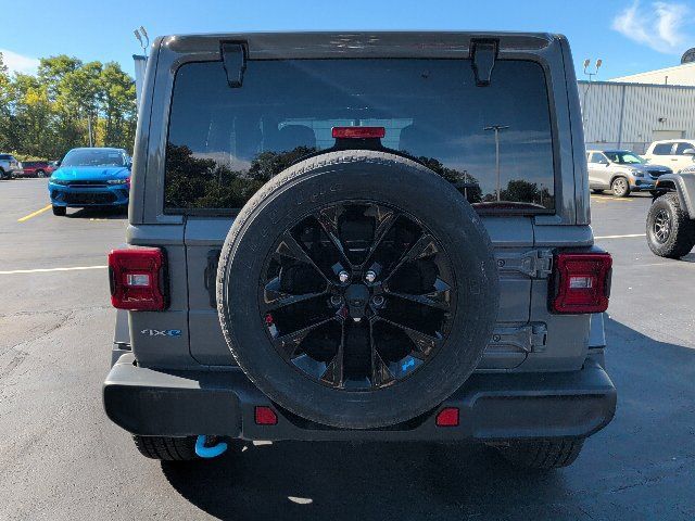 Used 2022 Jeep Wrangler Unlimited Sahara w/ Cold Weather Group AWD/4WD image 2