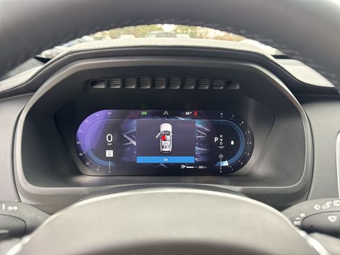 Used 2024 Volvo XC90 B6 Ultimate w/ Lounge Package image 24