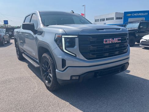 Used 2025 GMC Sierra 1500 Elevation AWD/4WD image 1