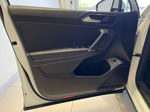 Used 2018 Volkswagen Tiguan SEL AWD/4WD image 19