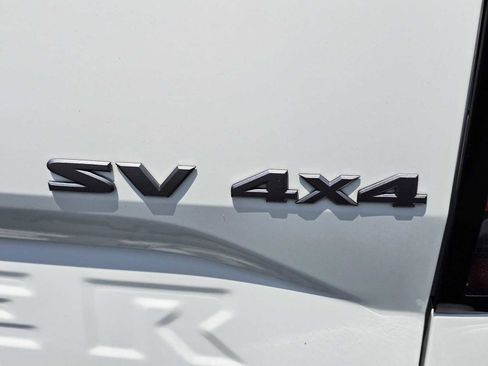 Used 2024 Nissan Frontier SV image 11