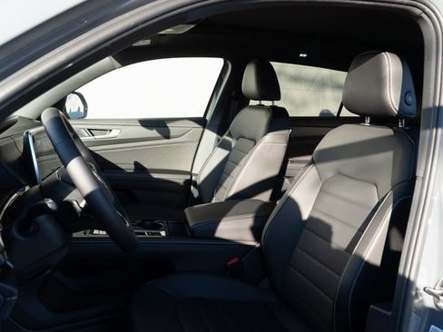 New 2025 Volkswagen Atlas Cross Sport SEL image 8