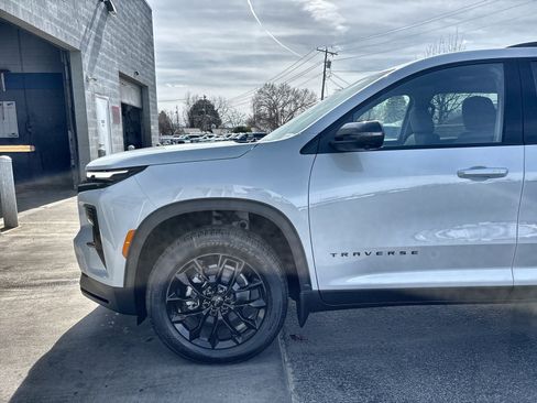 New 2026 Chevrolet Traverse LT w/ Midnight/Sport Edition AWD/4WD image 17