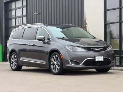Used 2018 Chrysler Pacifica Limited w/ Tire & Wheel Group