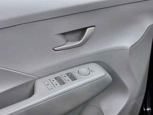 Used 2025 Hyundai Kona SEL FWD image 15