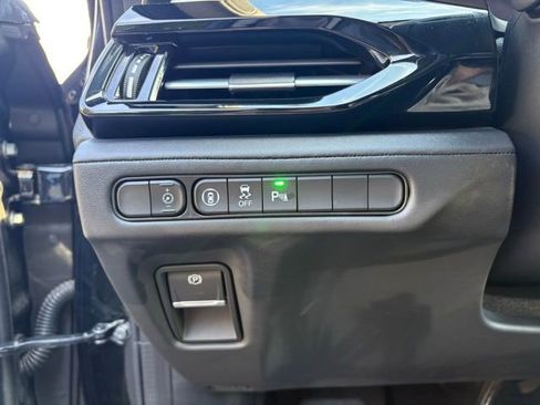 Used 2023 Acura MDX SH-AWD w/ Technology Package image 30