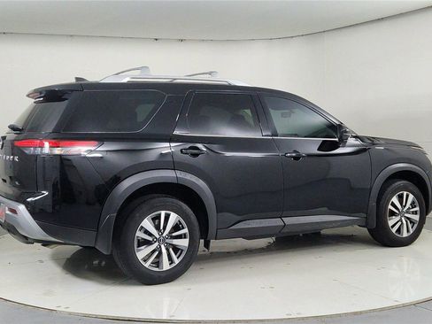 Certified 2024 Nissan Pathfinder SL image 7