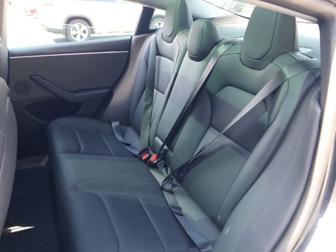 Used 2025 Tesla Model 3 image 32