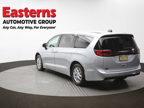 Used 2023 Chrysler Pacifica Touring-L FWD image 67