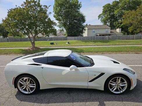 Used 2019 Chevrolet Corvette Stingray Coupe w/ 1LT RWD image 6