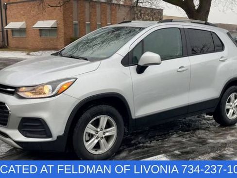 Certified 2022 Chevrolet Trax LT w/ LT Convenience Package image 4