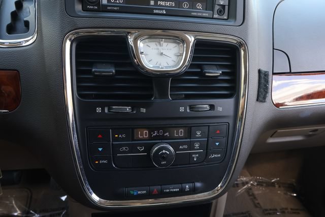 Used 2015 Chrysler Town & Country Touring FWD image 26