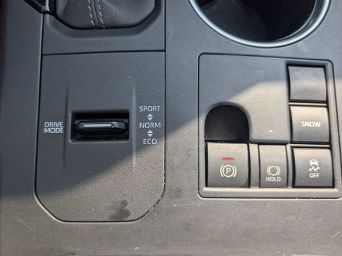 Used 2023 Toyota Highlander XSE FWD image 15