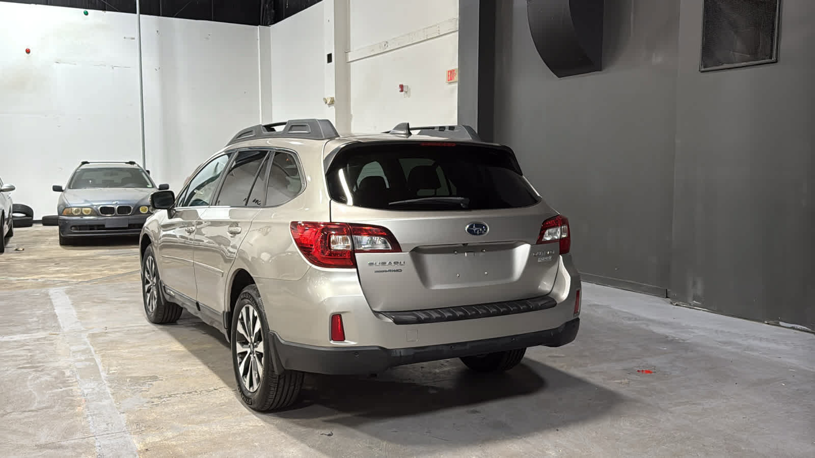 Used 2017 Subaru Outback 2.5i Limited AWD/4WD image 6