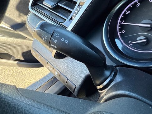 Used 2019 Toyota Camry LE FWD image 29