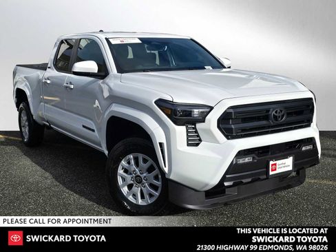Certified 2025 Toyota Tacoma SR5 AWD/4WD image 1