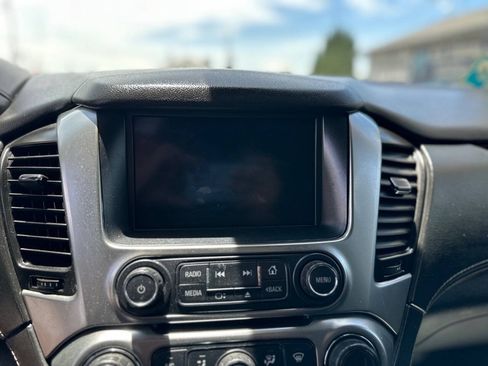 Used 2017 Chevrolet Suburban LT RWD image 13