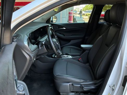 Used 2025 Buick Encore GX Preferred FWD image 9
