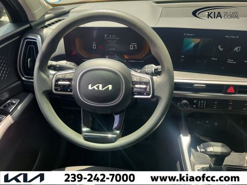 Certified 2025 Kia Sorento LX FWD image 21