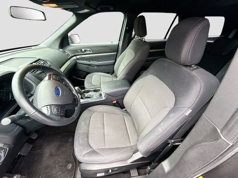 Used 2018 Ford Explorer XLT AWD/4WD image 25
