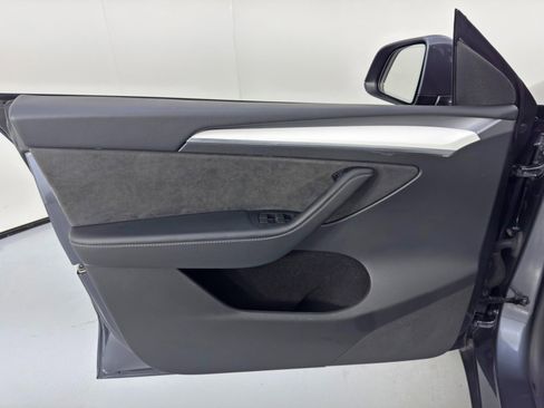 Used 2023 Tesla Model Y Long Range image 43