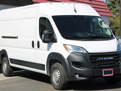Used 2024 RAM ProMaster 2500 w/ Safety Group FWD image 3