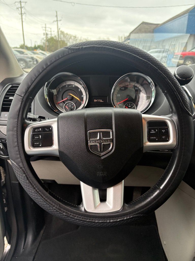 Used 2017 Dodge Grand Caravan SE w/ UConnect Hands-Free Group FWD image 18