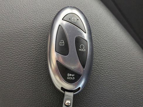 Certified 2025 Hyundai Elantra SEL image 28