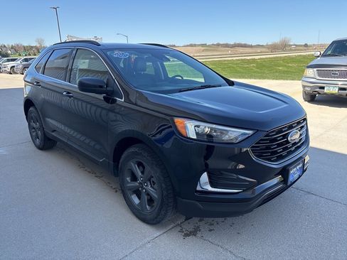 Used 2022 Ford Edge SEL w/ Sport Appearance Package image 3