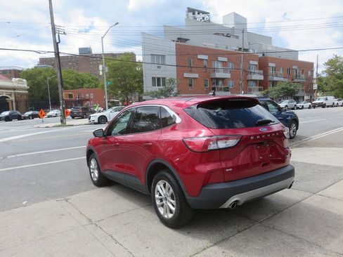 Used 2022 Ford Escape SE w/ Cold Weather Package AWD/4WD image 5