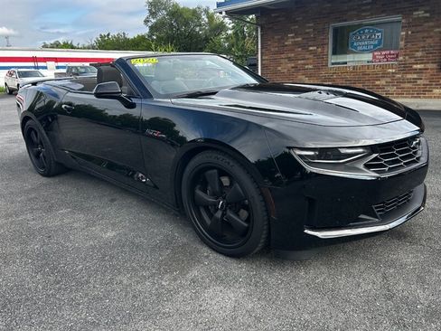 Used 2020 Chevrolet Camaro LT1 RWD image 1
